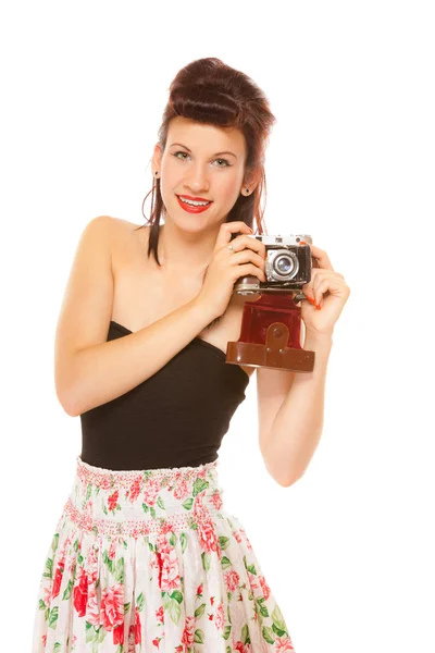 Девушка держит старую камеру — стоковое фото