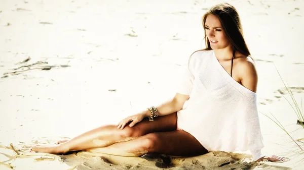 Attractive sexy girl on seashore — Stock Photo, Image