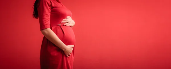 Buik van zwangere vrouw — Stockfoto