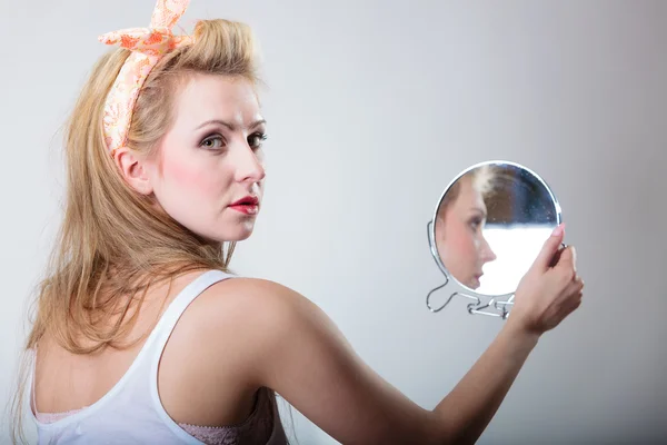 Girl looking at mirror — Stock Photo, Image