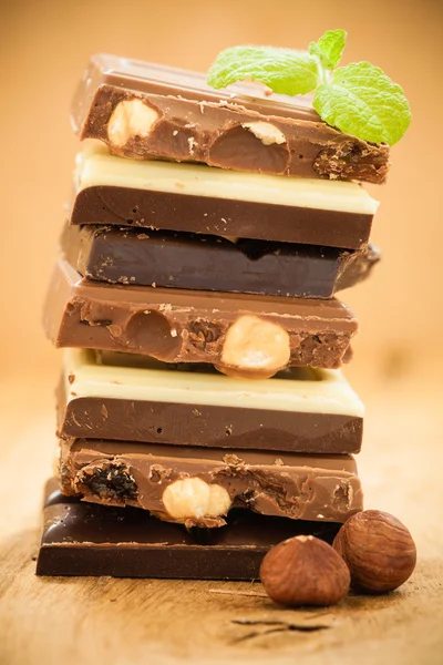 Pilha de diferentes tipos de chocolate — Fotografia de Stock