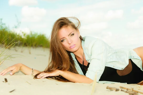 Girl lying on sandy beach — Stock Photo, Image