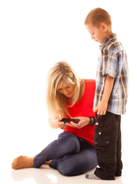 Mutter und Sohn spielen — Stockfoto