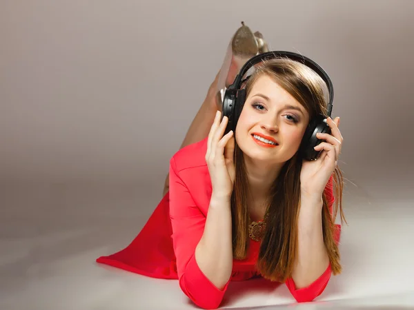 Teen girl in headphones — Stock Photo, Image