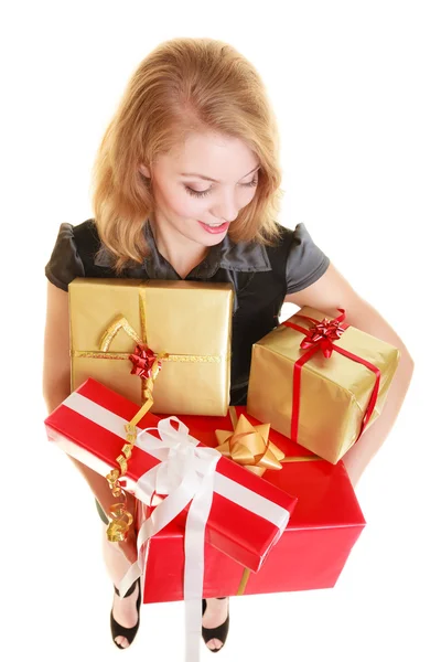 Ragazza che tiene scatole regalo — Foto Stock