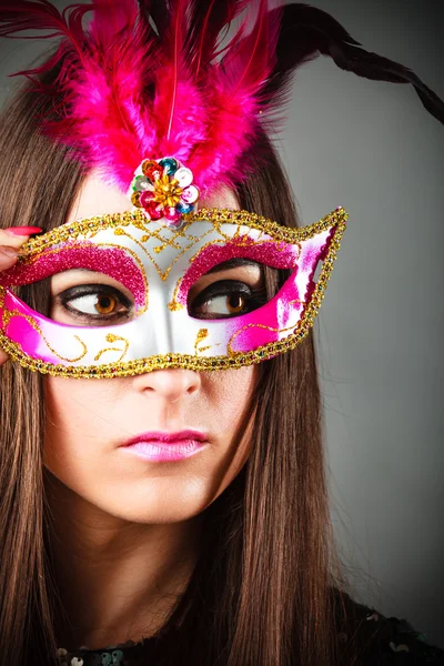 Vrouw in carnaval masker. — Stockfoto