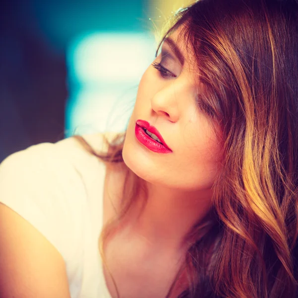 Woman posing indoors — Stock Photo, Image