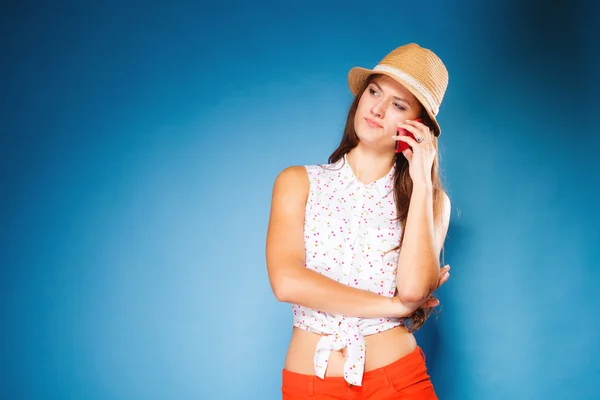 Girl talking on mobile phone — Stock Photo, Image