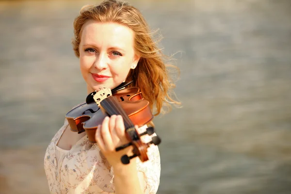 Blonda fata joc vioară — Fotografie, imagine de stoc
