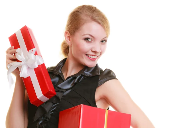 Menina segurando caixas de presente vermelho — Fotografia de Stock