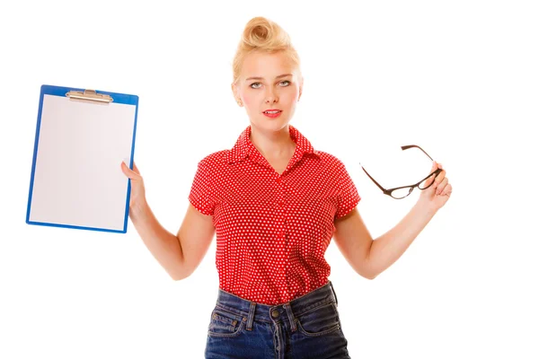 Mujer sosteniendo gafas — Foto de Stock