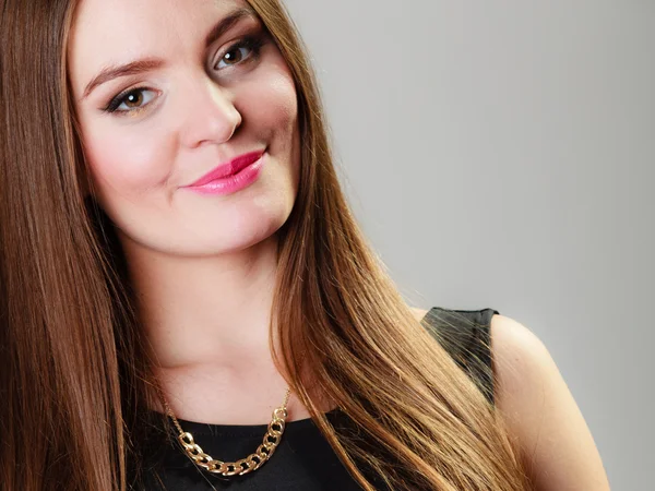 Woman smiling in studio — Stock Photo, Image