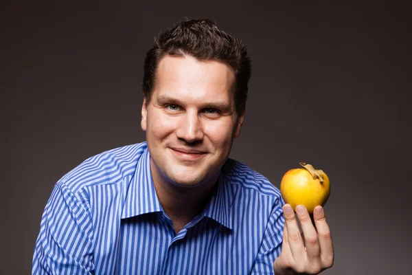 Man holding apple — Stock Photo, Image