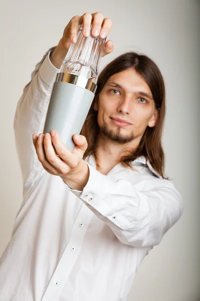 Man  making cocktail — Stock Photo, Image