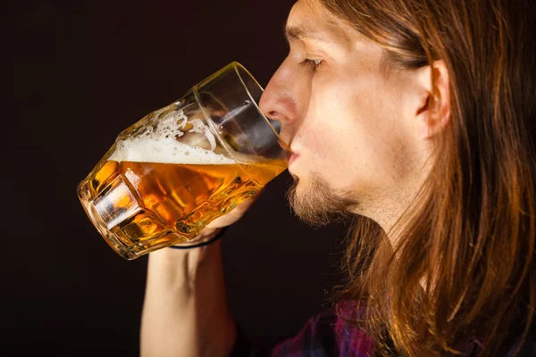 Handsome man drinking beer — Stock Photo, Image