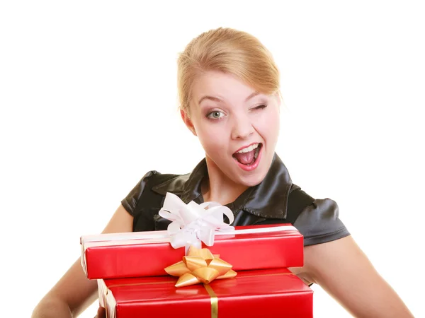 Chica sosteniendo cajas de regalo — Foto de Stock