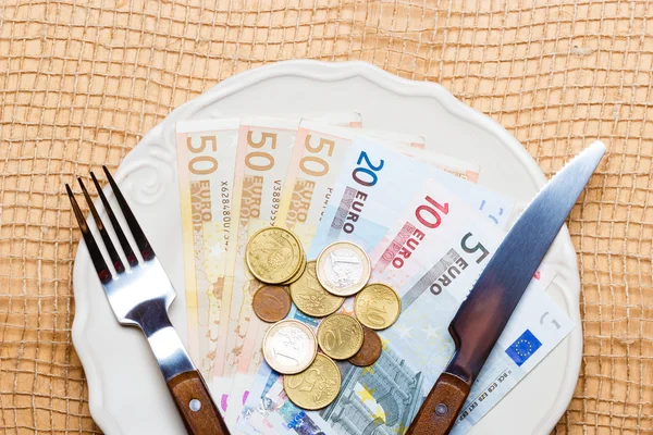 Euro dinheiro na mesa de cozinha — Fotografia de Stock