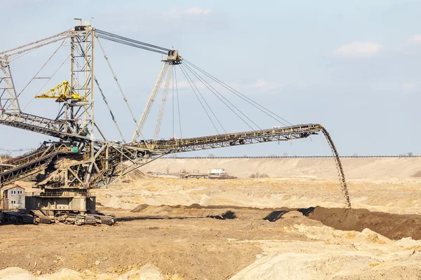 Excavadora en mina de carbón — Foto de Stock