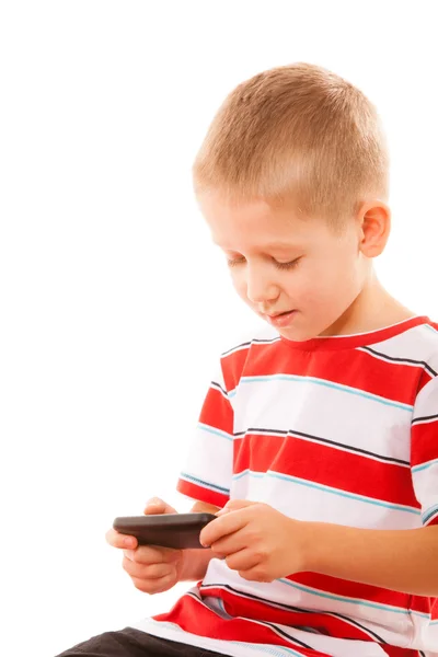 Kleine jongen spelen op smartphone — Stockfoto