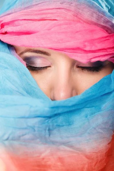 Woman  hiding her face — Stock Photo, Image