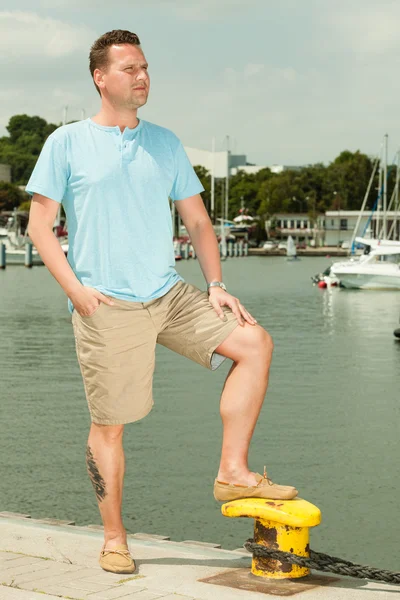 Man standing on pier — Stock Photo, Image