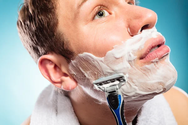 Young Man shaving — Stock Photo, Image