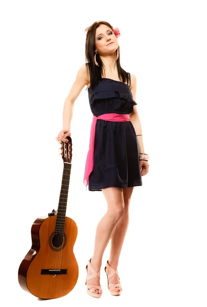 Mädchen mit Gitarre — Stockfoto