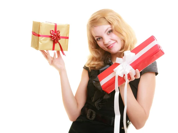 Menina segurando caixas de presente — Fotografia de Stock