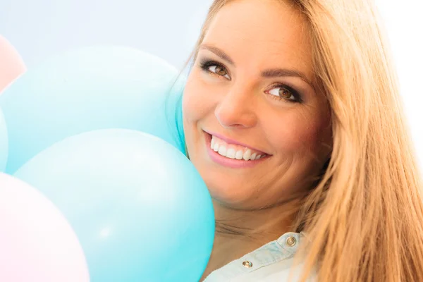 Hermosa mujer sonriendo — Foto de Stock