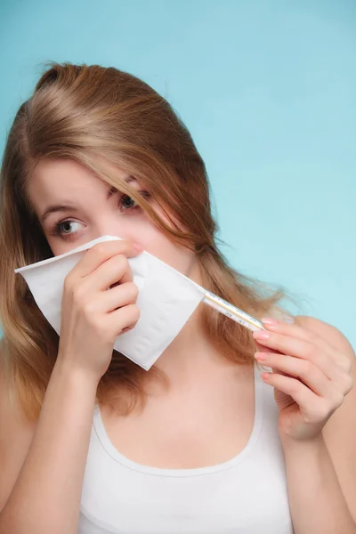Sick girl sneezing in tissue. — Stock Photo, Image