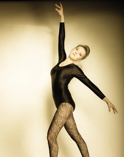 Χαριτωμένη γυναίκα χορευτής μπαλέτου — Φωτογραφία Αρχείου