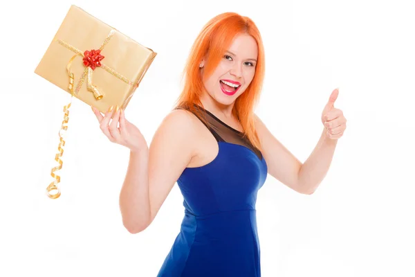 Meisje houden doos van de gift — Stockfoto