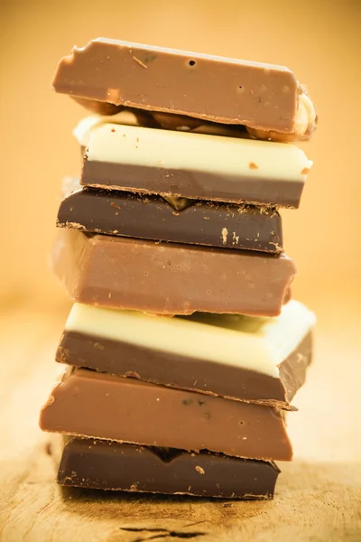 Stapel van verschillende chocolade — Stockfoto