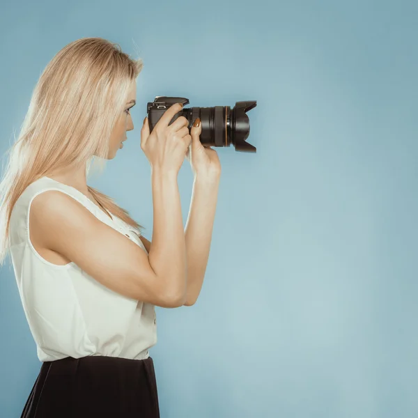 Photographer shooting images — Stock Photo, Image