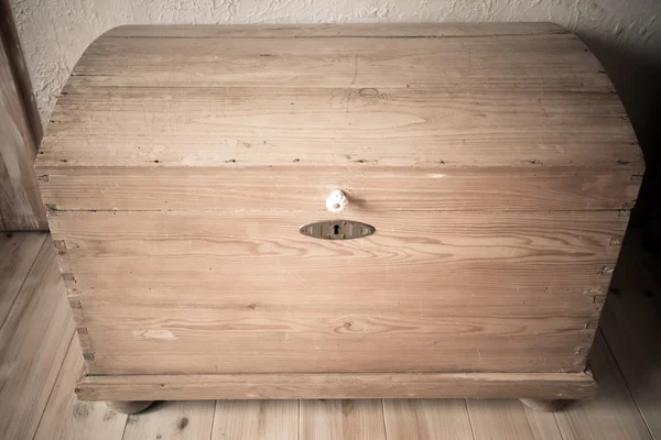 Old wooden chest — Stock Photo, Image