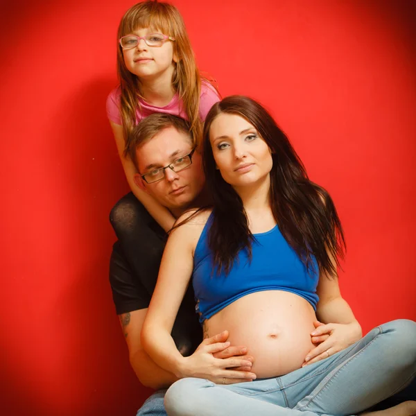 Familj väntar nytt barn — Stockfoto