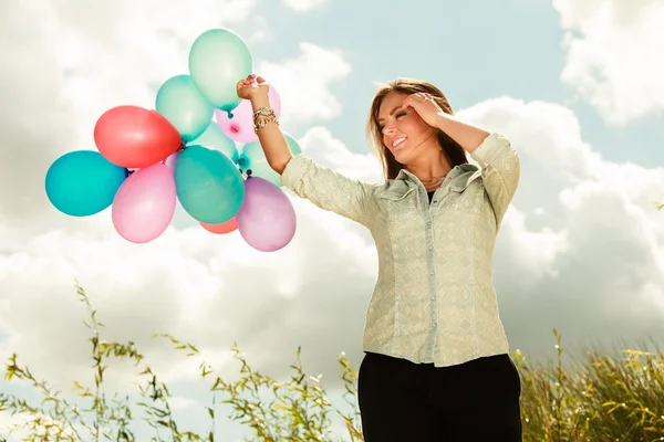Girl holding balloons — Stock Photo, Image