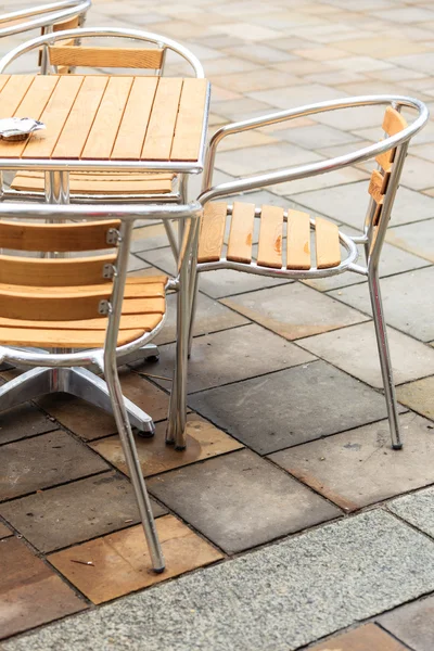 Stühle und Tisch im Café — Stockfoto