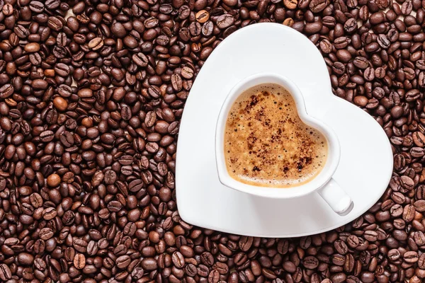 Weiße Kaffeetasse mit Cappucino — Stockfoto