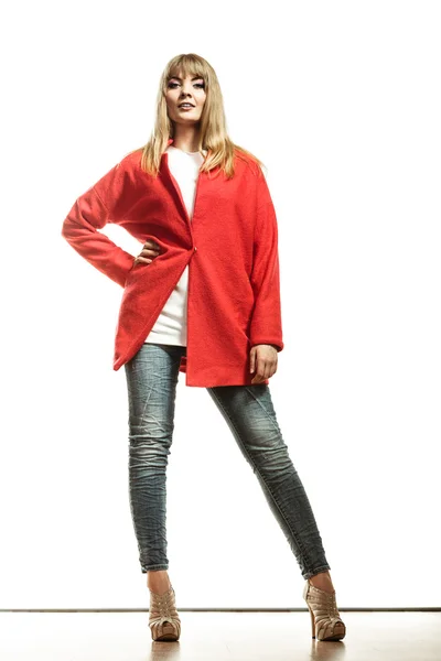 Woman in red coat posing — Stock Photo, Image