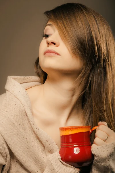 Girl holding cup — Stock Photo, Image