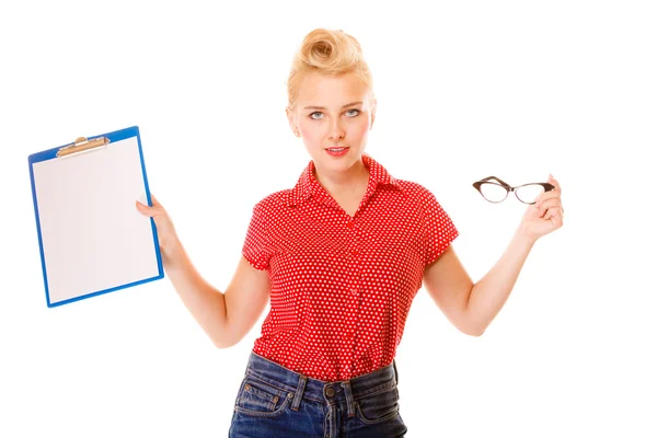 Vrouw bedrijf bril — Stockfoto