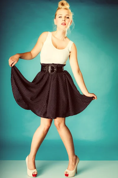 Mujer posando en estudio — Foto de Stock