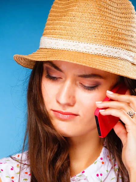 Girl talking on mobile phone — Stock Photo, Image