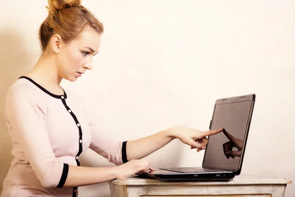 Businesswoman touching screen — Stock Photo, Image