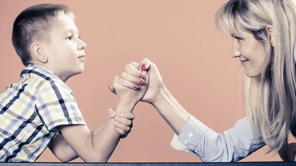 Mother and son arm wrestling. — Stock Photo, Image