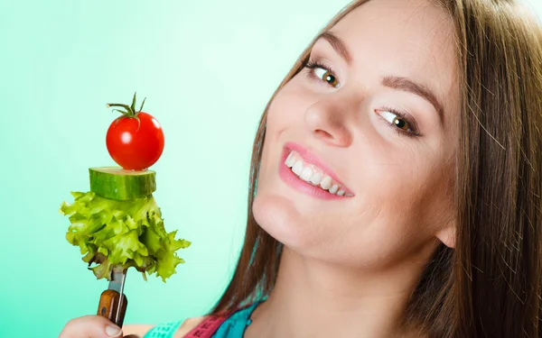 Mujer sosteniendo tenedor —  Fotos de Stock