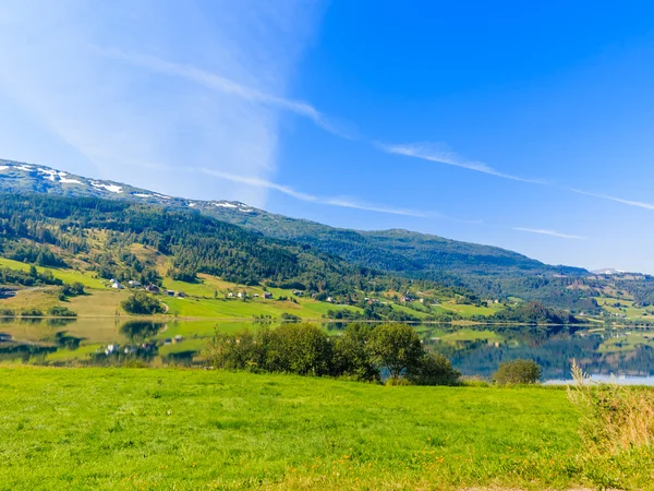 Krajina a fjord v Norsku. — Stock fotografie