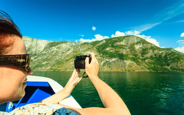 Turista tomando fotos — Foto de Stock