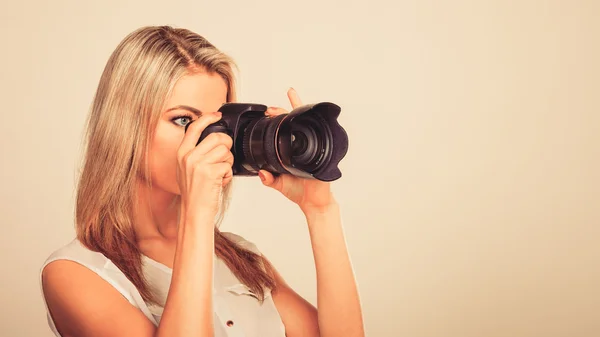 Photographer  shooting images — Stock Photo, Image